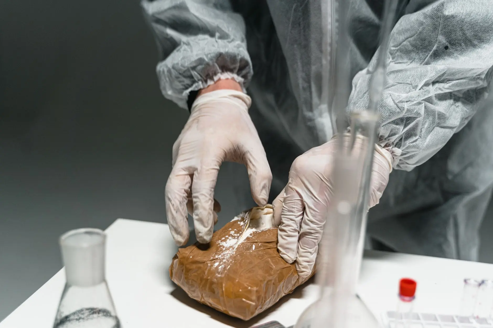 轮胎修补片在重型卡车维修中的正确使用与效果评估